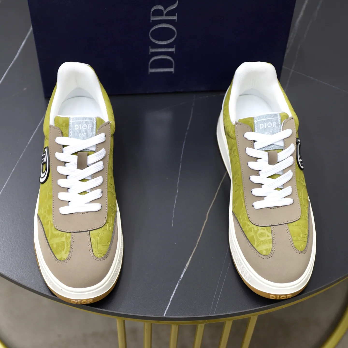 Ex-factory price: 400💰🙅‍♂️🙅‍♂️🙅‍♂️ Brand: Dior DIOR Standard code: 38-44 (45 customized) Grade: Same as the official website Material: Original cowhide material spliced with brand cloth Comfortable and breathable lining Lightweight and wear-resistant sports outsole Style category: Men's fashion casual shoes Running sports shoes Distinguished luxury brand elements Top luxury color: actual picture color